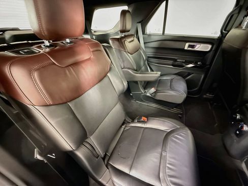 Used 2023 Ford Explorer Platinum w/ Technology Package AWD/4WD image 30