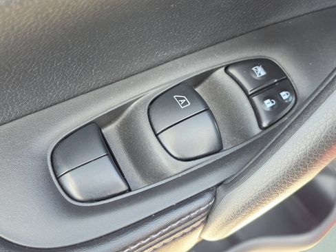 Used 2022 Nissan Rogue Sport SV w/ Technology Package FWD image 20