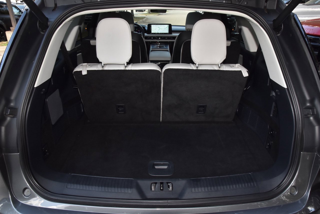 Certified 2025 Lincoln Aviator 2WD w/ Jet Appearance Package image 37