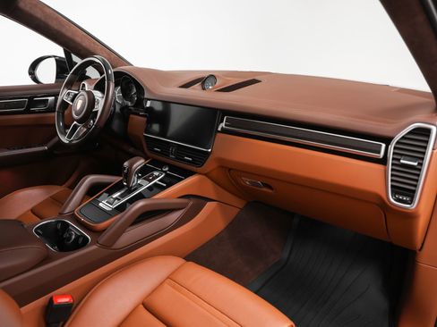 Certified 2023 Porsche Cayenne GTS image 32