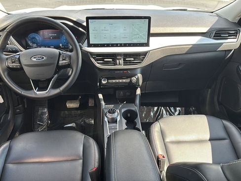 Used 2025 Ford Escape Platinum AWD/4WD image 10