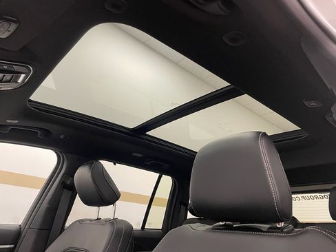 New 2025 Jeep Grand Cherokee Limited w/ Luxury Tech Group II image 13