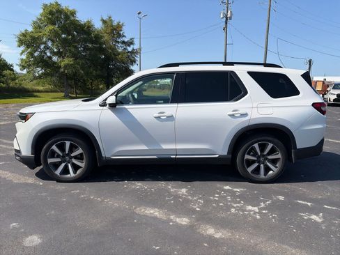 Used 2024 Honda Pilot Touring image 4