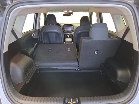Used 2025 Kia Soul LX w/ LX Technology Package FWD image 25