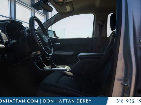 Used 2017 Chevrolet Colorado LT w/ LT Convenience Package RWD image 3