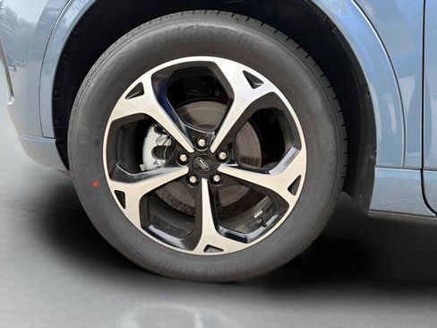 Used 2025 Ford Escape ST-Line Elite w/ Class II Trailer Tow Package AWD/4WD image 16