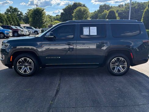 Used 2023 Jeep Wagoneer 4WD w/ Premium Group I image 2