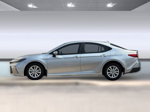 Used 2025 Toyota Camry LE w/ Convenience Package FWD image 2