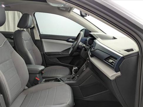 Used 2023 Volkswagen Taos SE w/ Panoramic Sunroof Package FWD image 19