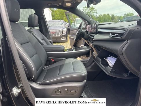 Used 2025 Buick Enclave Sport Touring w/ Power Package AWD/4WD image 34