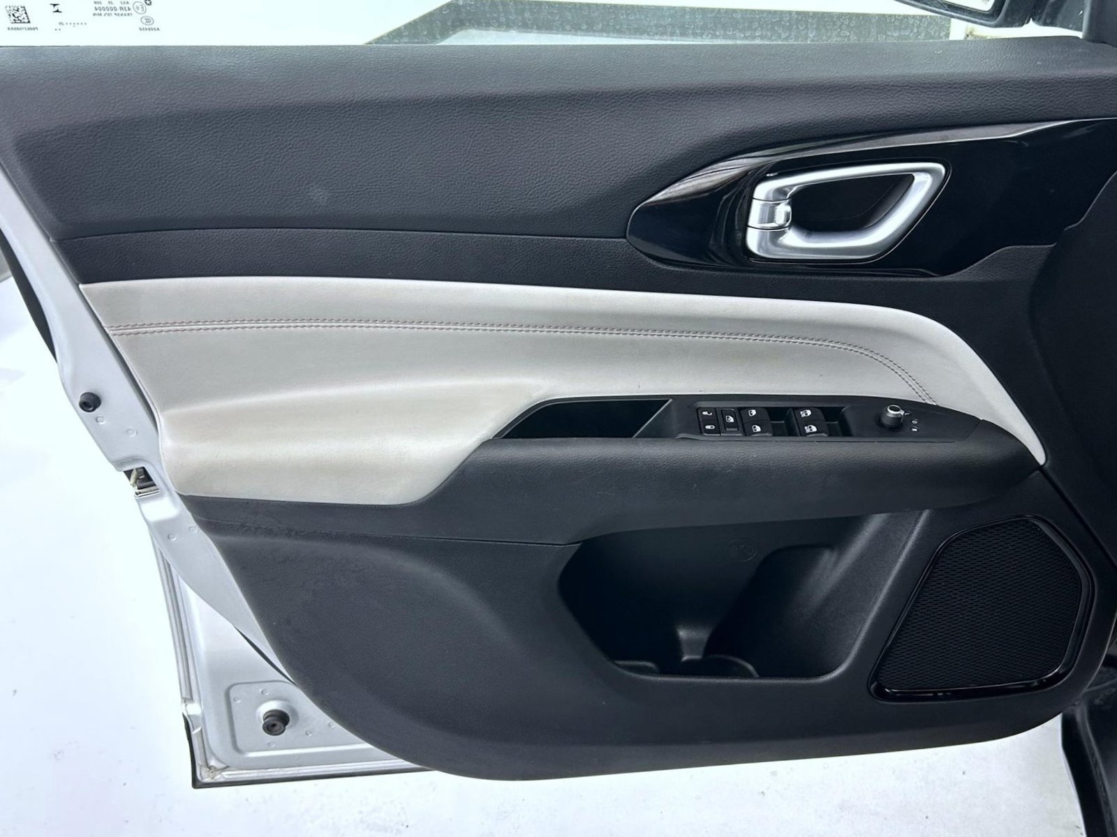 Certified 2025 Jeep Compass Limited AWD/4WD image 9