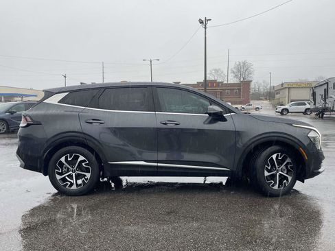 Used 2023 Kia Sportage EX image 2