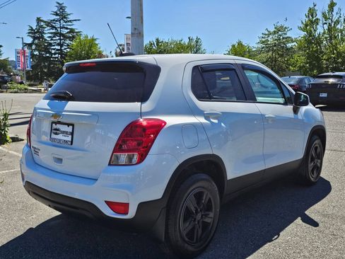 Used 2022 Chevrolet Trax LS w/ Tint and Cruise Package AWD/4WD image 6
