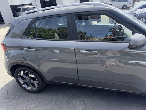 Used 2021 Hyundai Venue SEL w/ Cargo Package FWD image 3