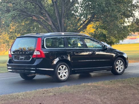 Used 2010 Volvo V70 image 6