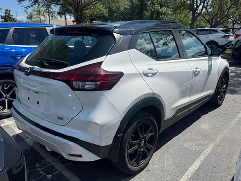 Used 2023 Nissan Kicks SR w/ SR Premium Package FWD image 4