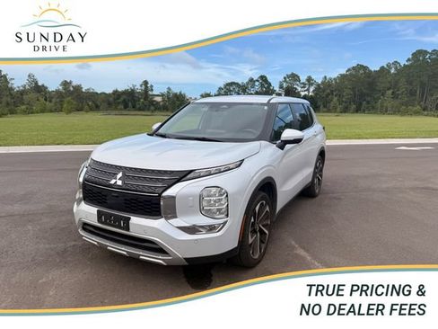 Used 2024 Mitsubishi Outlander AWD image 1