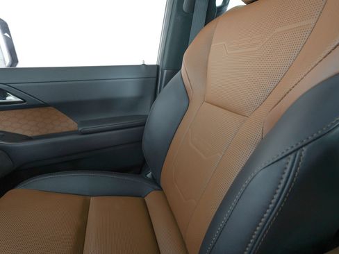 Used 2025 Lexus GX 550 w/ Cold Area Package AWD/4WD image 28