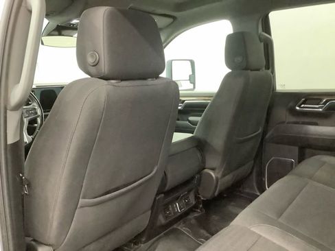 Used 2024 Chevrolet Silverado 2500 LT AWD/4WD image 9