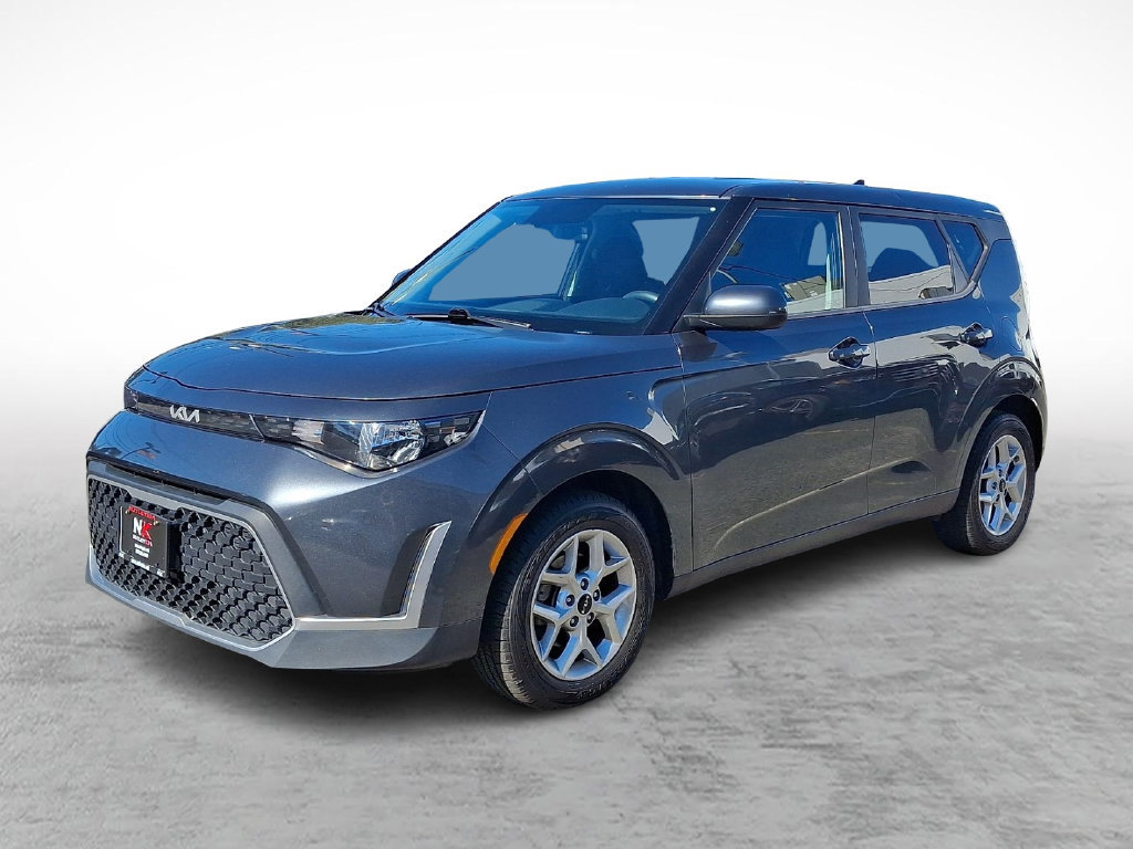 Used 2023 Kia Soul LX w/ LX Technology Package FWD image 3