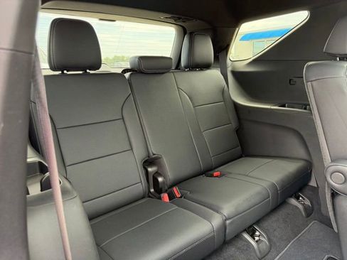Used 2026 Chevrolet Traverse LT w/ Sun and Wheel Package FWD image 11
