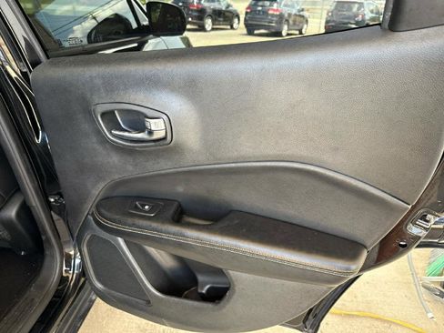 Used 2019 Jeep Compass Latitude image 21