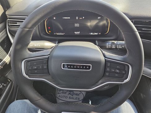 Used 2024 Jeep Wagoneer L Series II image 16