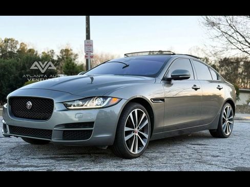 Used 2019 Jaguar XE Prestige image 4