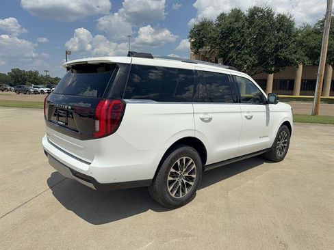 Used 2025 Ford Expedition Platinum AWD/4WD image 4