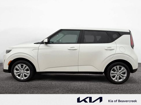 Used 2023 Kia Soul LX image 2