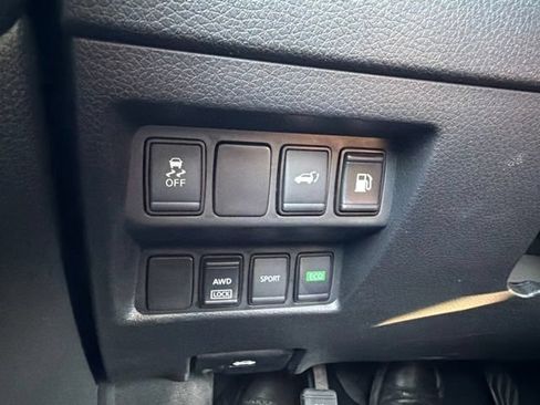 Used 2018 Nissan Rogue SV AWD/4WD image 28