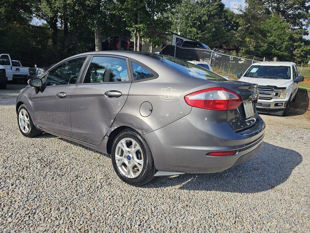 Used 2014 Ford Fiesta SE w/ Comfort Package FWD image 3