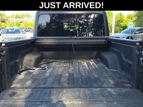 Used 2024 Jeep Gladiator Sport AWD/4WD image 9