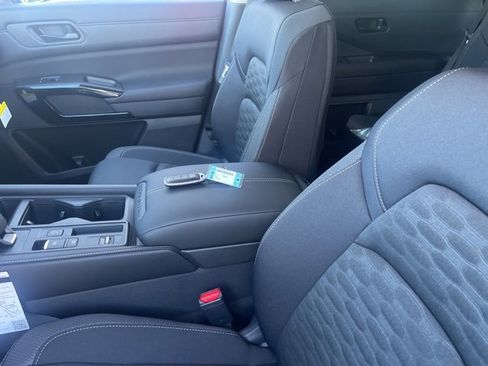 New 2026 Nissan Pathfinder S image 8