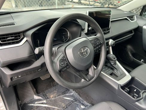 Used 2025 Toyota RAV4 XLE image 29