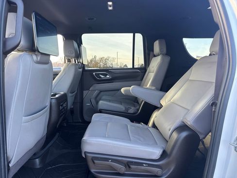 Used 2024 Chevrolet Suburban Z71 w/ Luxury Package image 13