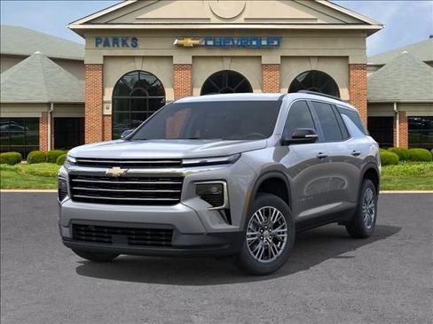 New 2026 Chevrolet Traverse LT w/ Driver Confidence Package FWD image 7