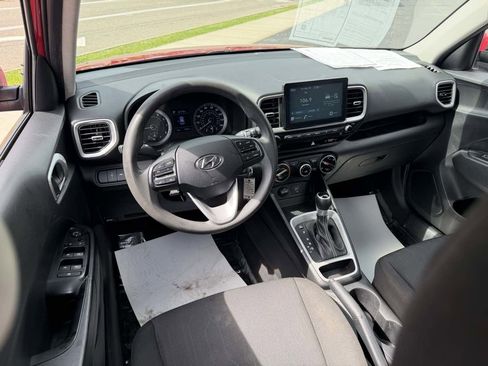 Used 2021 Hyundai Venue SE FWD image 10