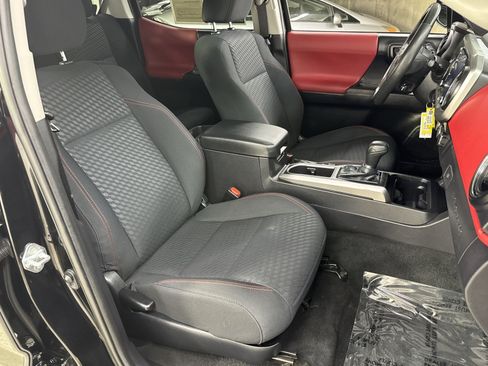 Used 2021 Toyota Tacoma SR5 RWD image 39