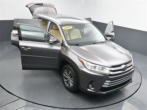 Used 2019 Toyota Highlander XLE image 38