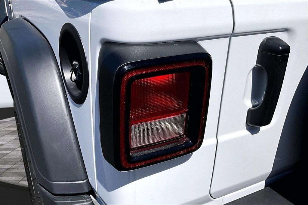 Certified 2025 Jeep Wrangler Sport AWD/4WD image 31
