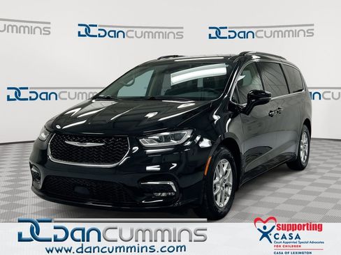 Used 2022 Chrysler Pacifica Touring-L FWD image 1