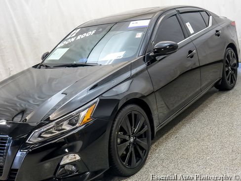 Used 2022 Nissan Altima 2.5 SR w/ Midnight Edition Package FWD image 4