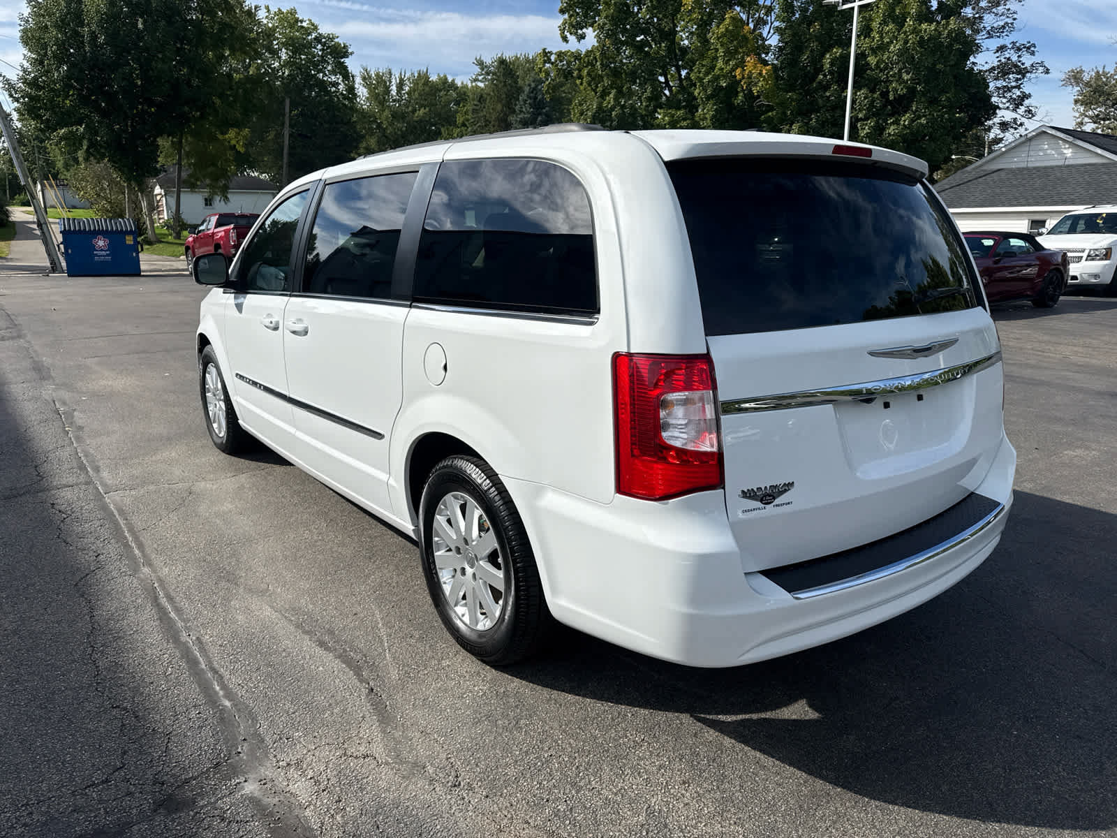 Used 2016 Chrysler Town & Country Touring FWD image 5