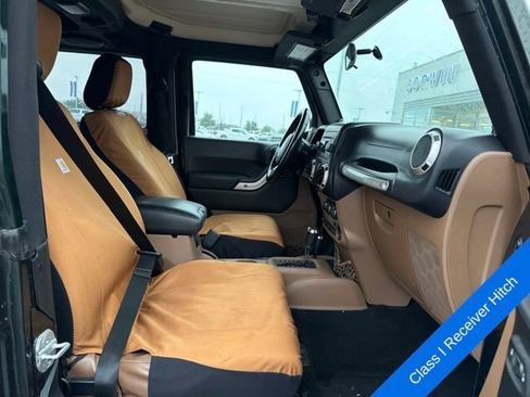 Used 2011 Jeep Wrangler Sahara w/ Connectivity Group AWD/4WD image 15