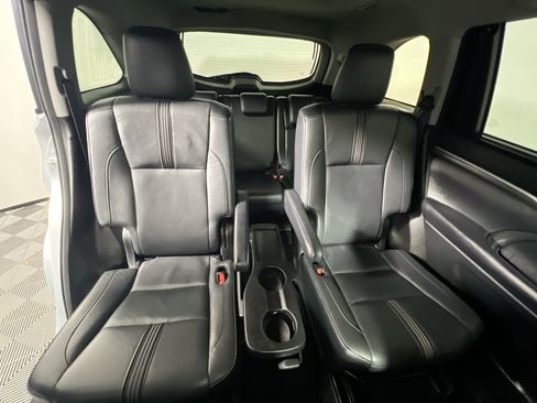 Used 2018 Toyota Highlander SE FWD image 33