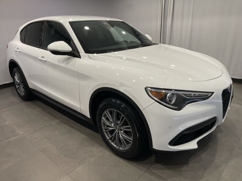 Used 2023 Alfa Romeo Stelvio Sprint AWD/4WD image 3