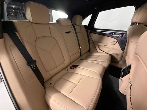 Certified 2026 Porsche Macan AWD/4WD image 27