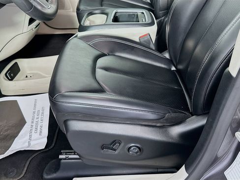 Used 2023 Chrysler Pacifica Touring-L FWD image 20