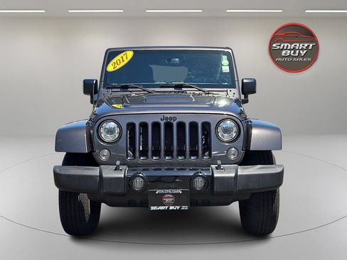 Used 2017 Jeep Wrangler Unlimited Sahara AWD/4WD image 3